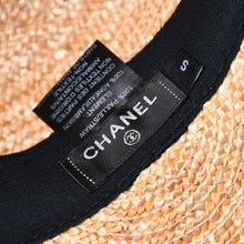 Load image into Gallery viewer, 極美品 CHANEL シャネル ストローハット 麦わら帽子 AA0408 サイズS ロゴパッチ ココマーク ストロー レザー ベージュ 中古 4a002453