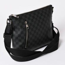 Load image into Gallery viewer, 極美品 LOUIS VUITTON ルイヴィトン ミックPM ショルダーバッグ N41211 ブラック ダミエ グラフィット 中古 4b010796