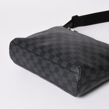 Load image into Gallery viewer, 極美品 LOUIS VUITTON ルイヴィトン ミックPM ショルダーバッグ N41211 ブラック ダミエ グラフィット 中古 4b010796