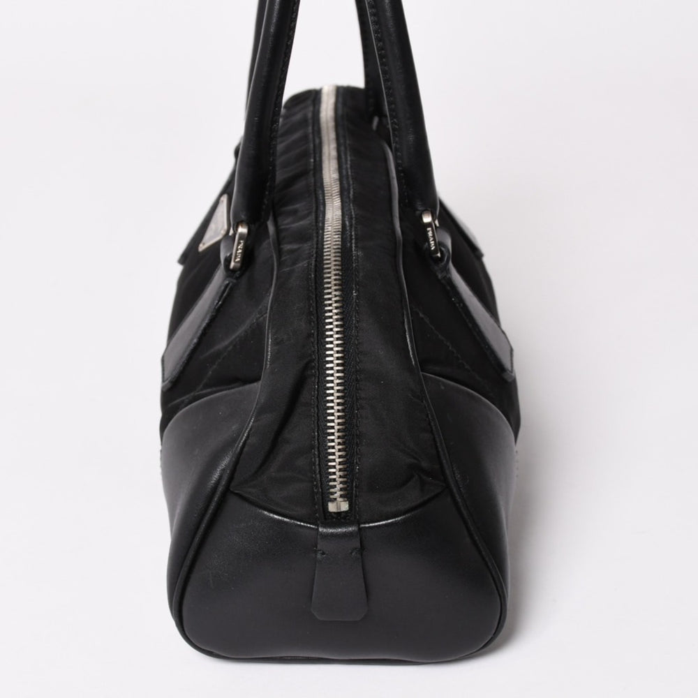 PRADA プラダ ハンドバッグ B10747 トライアングルロゴ 三角プレート ナイロン レザー ブラック シルバー金具 良品 中古 4a002471
