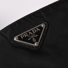 Load image into Gallery viewer, 極美品 PRADA プラダ ショルダーバッグ ブラック トライアングルロゴ シルバー金具 ナイロン 中古 4a002493