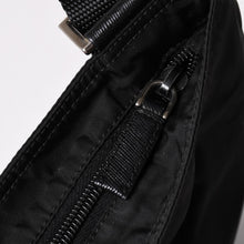 Load image into Gallery viewer, 極美品 PRADA プラダ ショルダーバッグ ブラック トライアングルロゴ シルバー金具 ナイロン 中古 4a002493