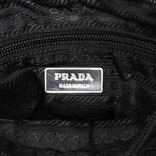 Load image into Gallery viewer, 極美品 PRADA プラダ ショルダーバッグ ブラック トライアングルロゴ シルバー金具 ナイロン 中古 4a002493
