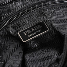 Load image into Gallery viewer, 極美品 PRADA プラダ ショルダーバッグ ブラック トライアングルロゴ シルバー金具 ナイロン 中古 4a002493