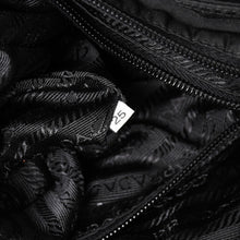 Load image into Gallery viewer, 極美品 PRADA プラダ ショルダーバッグ ブラック トライアングルロゴ シルバー金具 ナイロン 中古 4a002493