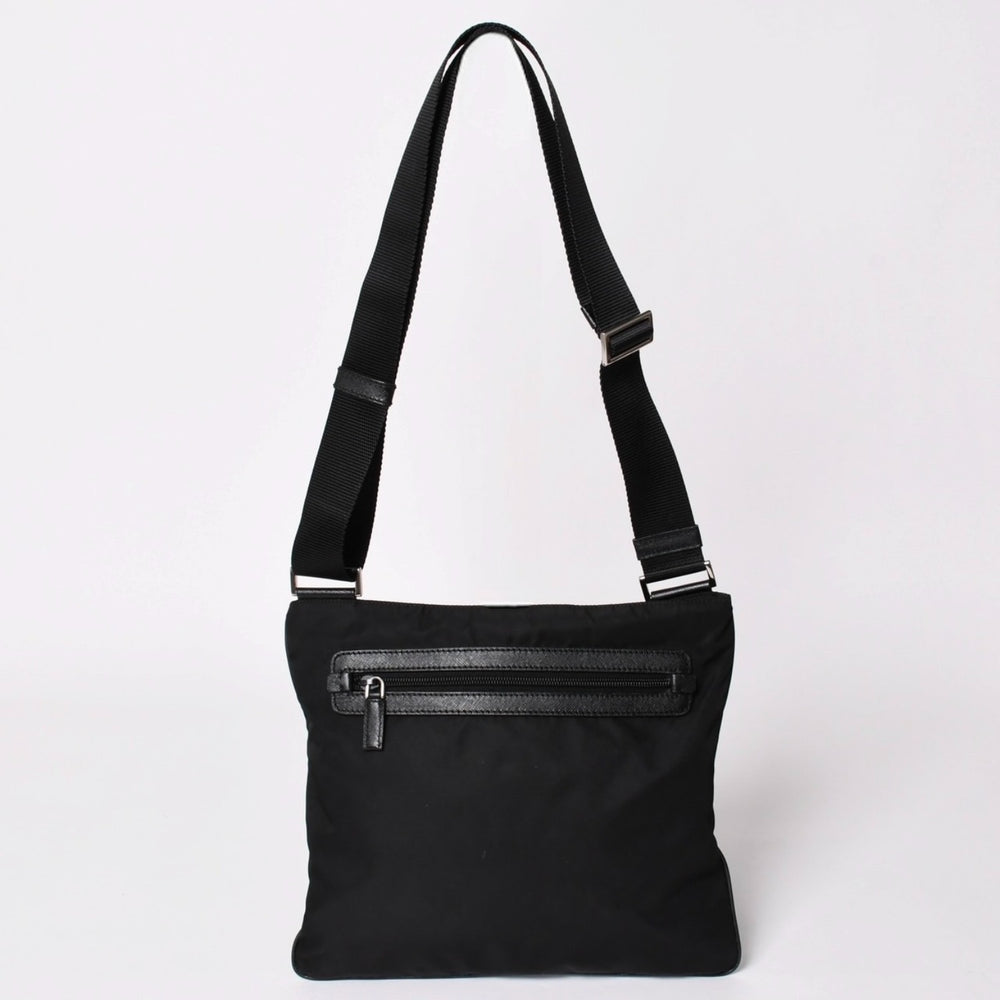 極美品 PRADA プラダ ショルダーバッグ ブラック トライアングルロゴ シルバー金具 ナイロン 中古 4a002493