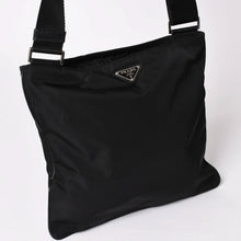 Load image into Gallery viewer, 極美品 PRADA プラダ ショルダーバッグ ブラック トライアングルロゴ シルバー金具 ナイロン 中古 4a002493