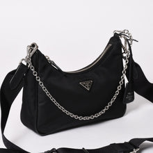 画像をギャラリービューアに読み込む, 極美品 PRADA プラダ ホーボー ワンショルダーバッグ 1BH204 トライアングルロゴ 三角ロゴプレート ナイロン ブラック 中古 4a002395