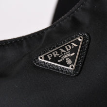 画像をギャラリービューアに読み込む, 極美品 PRADA プラダ ホーボー ワンショルダーバッグ 1BH204 トライアングルロゴ 三角ロゴプレート ナイロン ブラック 中古 4a002395