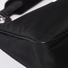 画像をギャラリービューアに読み込む, 極美品 PRADA プラダ ホーボー ワンショルダーバッグ 1BH204 トライアングルロゴ 三角ロゴプレート ナイロン ブラック 中古 4a002395