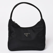 画像をギャラリービューアに読み込む, 極美品 PRADA プラダ ホーボー ハンドバッグ MV515 トライアングルロゴ 三角ロゴプレート ナイロン ブラック 中古 4a003029