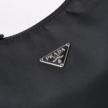 画像をギャラリービューアに読み込む, 極美品 PRADA プラダ ホーボー ハンドバッグ MV515 トライアングルロゴ 三角ロゴプレート ナイロン ブラック 中古 4a003029