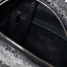 Load image into Gallery viewer, 極美品 CHANEL シャネル Spangles Mini Backpack スパンコール ミニリュック 25番台 シルバー金具 シルバーチェーン 中古 4a002843
