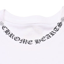 画像をギャラリービューアに読み込む, CHROME HEARTS クロムハーツ NECK LOGO S/S TEE ポケット付き 半袖Tシャツ ホワイト スクロールラベルロゴ CHロゴ ホワイト Sサイズ 美品 中古 4a003224