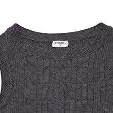Load image into Gallery viewer, CHANEL シャネル ワンピース ノースリーブ スカート グレー ニット ココマーク タグ欠品 美品 中古 4a002620
