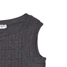 Load image into Gallery viewer, CHANEL シャネル ワンピース ノースリーブ スカート グレー ニット ココマーク タグ欠品 美品 中古 4a002620