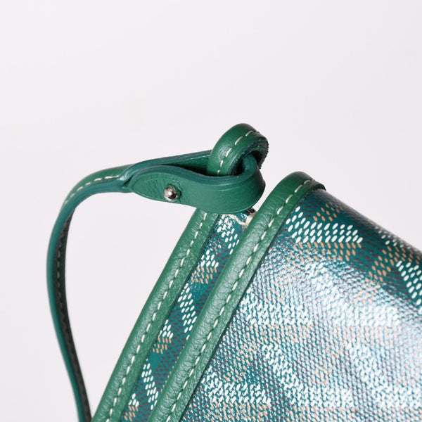 Like new GOYARD Plumé Pouch Wallet Shoulder Bag PLUMETPMLTY09CL09P Leather Green Silver Hardware Used 4a002750