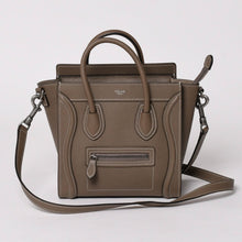 Load image into Gallery viewer, 極美品 CELINE セリーヌ ハンドバッグ ショルダーバッグ 2way ラゲージナノショッパー カーフスキン メタルブラック金具 スリ ベージュ 中古 4a002837
