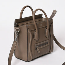 Load image into Gallery viewer, 極美品 CELINE セリーヌ ハンドバッグ ショルダーバッグ 2way ラゲージナノショッパー カーフスキン メタルブラック金具 スリ ベージュ 中古 4a002837