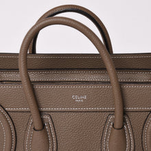 Load image into Gallery viewer, 極美品 CELINE セリーヌ ハンドバッグ ショルダーバッグ 2way ラゲージナノショッパー カーフスキン メタルブラック金具 スリ ベージュ 中古 4a002837