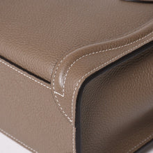 Load image into Gallery viewer, 極美品 CELINE セリーヌ ハンドバッグ ショルダーバッグ 2way ラゲージナノショッパー カーフスキン メタルブラック金具 スリ ベージュ 中古 4a002837