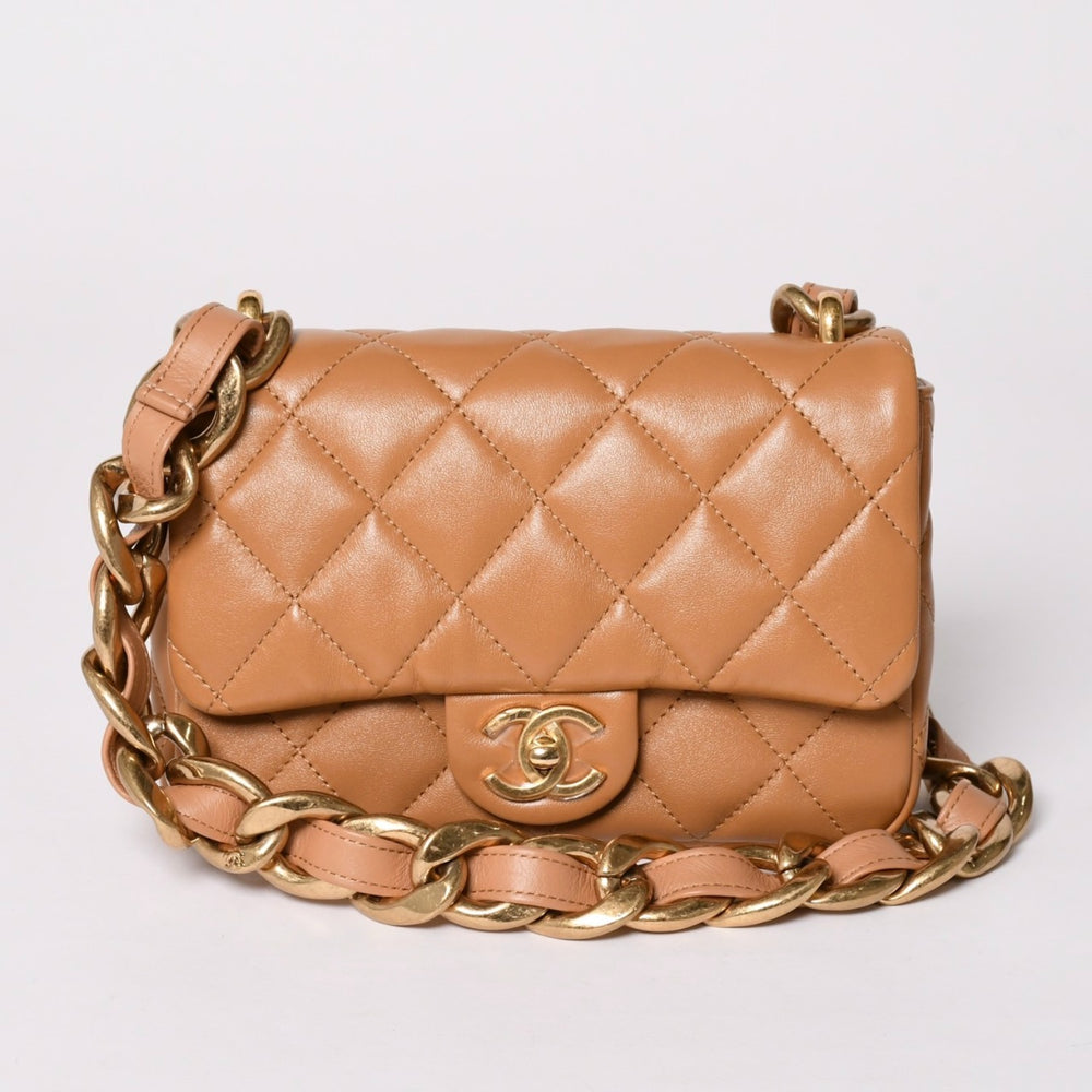 新品未使用 CHANEL シャネル マトラッセ20 チェーンワンショルダーバッグ ランダム番台 ココマーク シャイニーラムスキン 中古 4a002738