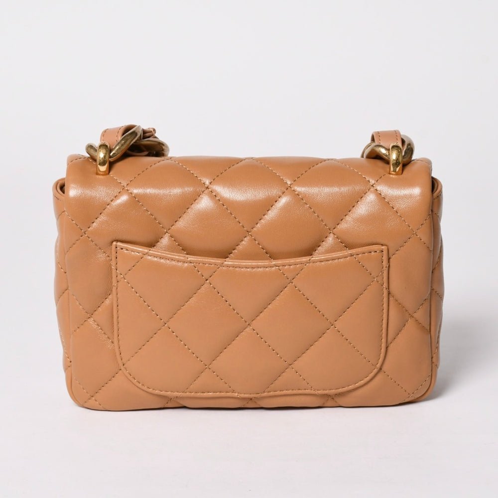 新品未使用 CHANEL シャネル マトラッセ20 チェーンワンショルダーバッグ ランダム番台 ココマーク シャイニーラムスキン 中古 4a002738
