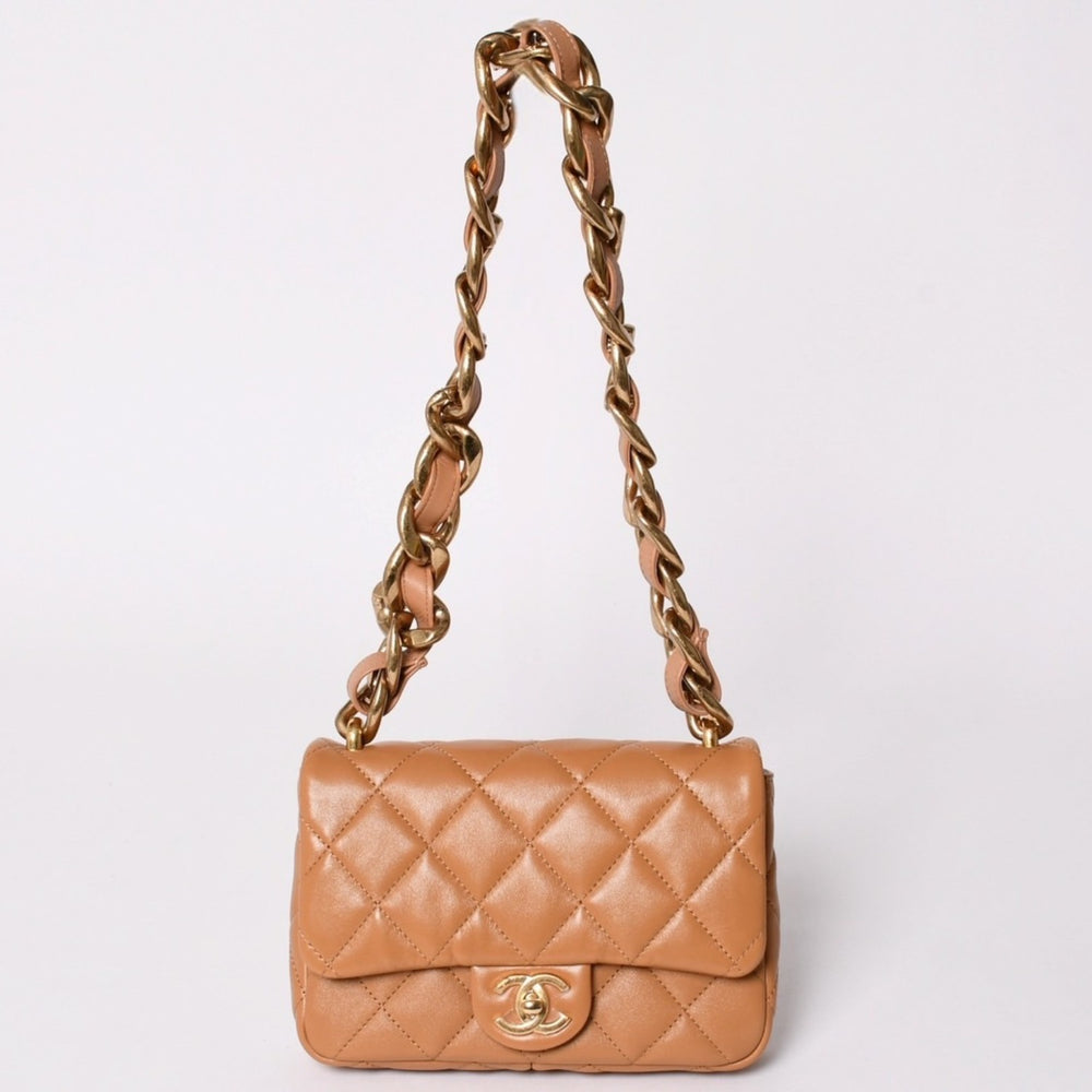 New and unused CHANEL Chanel Matelasse 20 Chain One Shoulder Bag Random Number Coco Mark Shiny Lambskin Used 4a002738