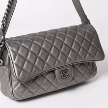 画像をギャラリービューアに読み込む, CHANEL シャネル デカマトラッセ シングルフラップ シルバー 22番台 キャビアスキン シルバー金具 美品 中古 4a003074