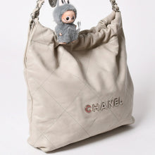 画像をギャラリービューアに読み込む, 極美品 CHANEL シャネル 22 ハンドバッグ ショルダーバッグ ランダム番台 シャイニーカーフスキン グレー シルバー金具 中古 4a002768