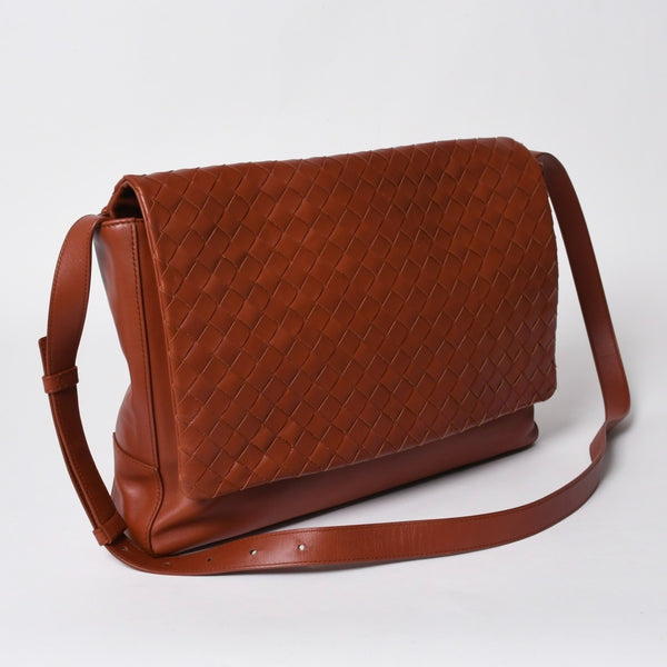 新品未使用品 BOTTEGA VENETA ボッテガヴェネタ イントレチャート メッセンジャーバッグ レザー ブラウン 中古 4a003220