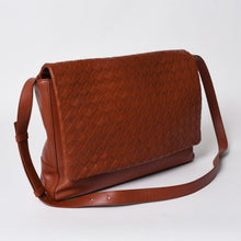 Load image into Gallery viewer, 新品未使用品 BOTTEGA VENETA ボッテガヴェネタ イントレチャート メッセンジャーバッグ レザー ブラウン 中古 4a003220