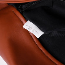 Load image into Gallery viewer, 新品未使用品 BOTTEGA VENETA ボッテガヴェネタ イントレチャート メッセンジャーバッグ レザー ブラウン 中古 4a003220