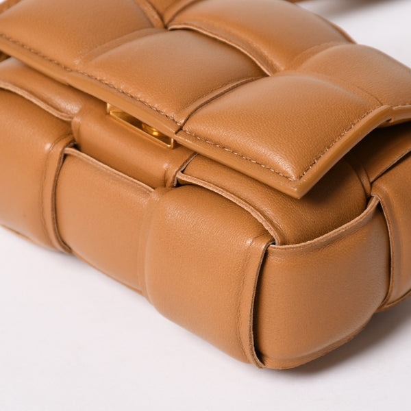 極美品 BOTTEGA VENETA ボッテガ ヴェネタ ショルダーバッグ キャンディー パデット カセット ミニ キャラメル ゴールド金具 中古 4a003230