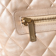 Load image into Gallery viewer, 極美品 CHANEL シャネル コココクーン ハンドバッグ A47205 7番台 ココマーク ナイロン ベージュ ボルドー ゴールド金具 中古 4a002829