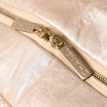 Load image into Gallery viewer, 極美品 CHANEL シャネル コココクーン ハンドバッグ A47205 7番台 ココマーク ナイロン ベージュ ボルドー ゴールド金具 中古 4a002829