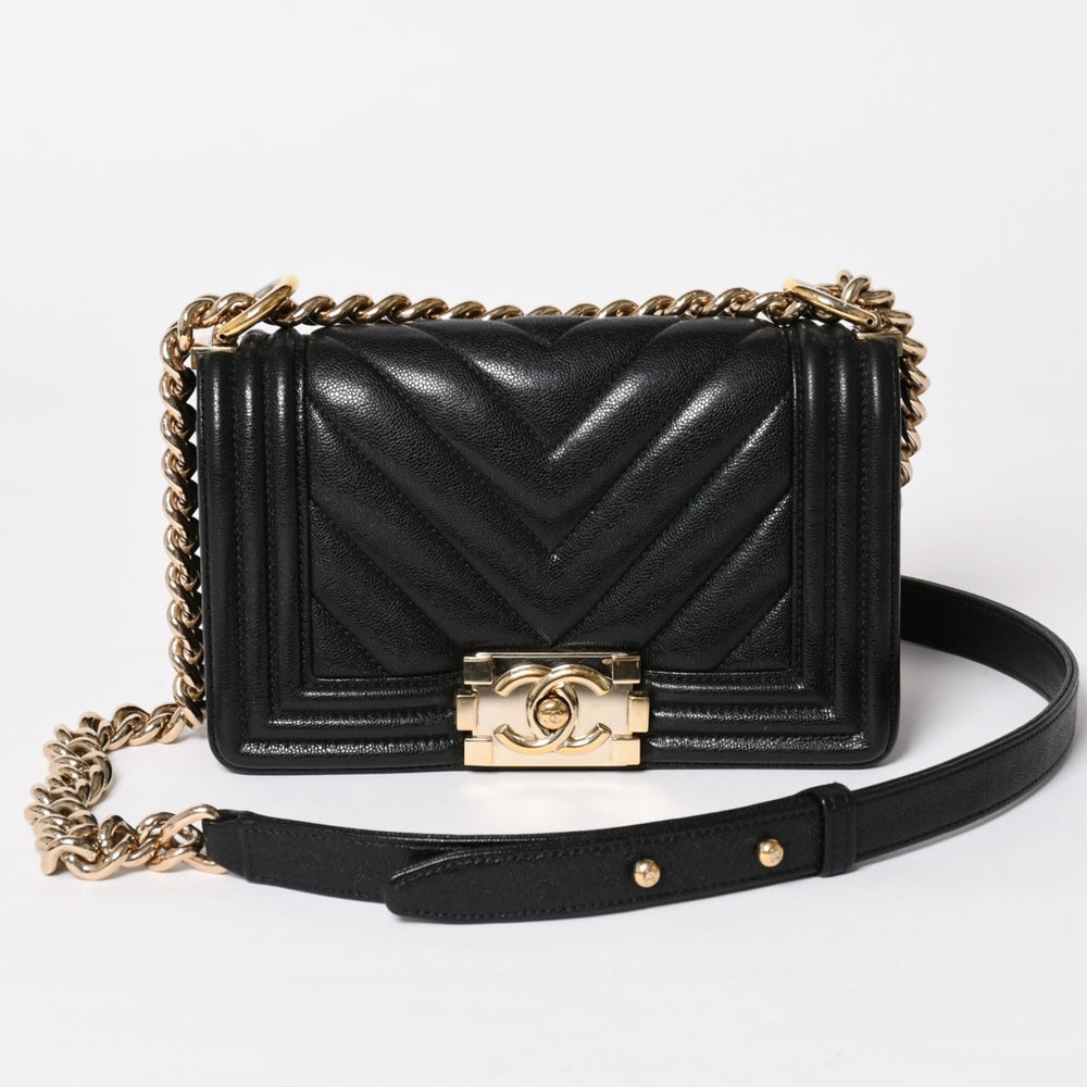 Very Good Condition CHANEL Boy Chanel Chain Shoulder Bag V-Stitch Chevron Caviar Skin Black Gold Hardware 29th Series Used 4a003047