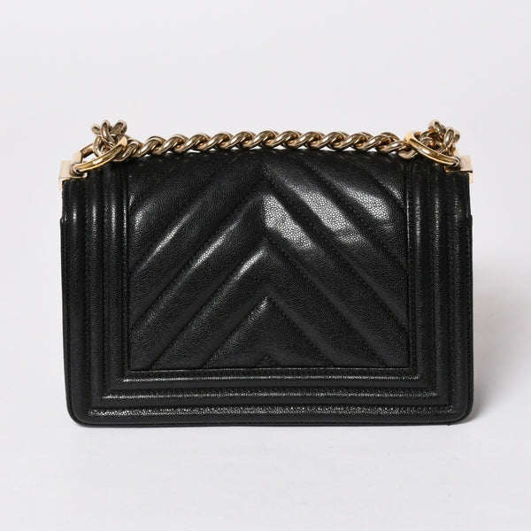 極美品 CHANEL シャネル ボーイシャネル チェーンショルダーバッグ V字ステッチ シェブロン キャビアスキン ブラック ゴールド金具 29番台 中古 4a003047