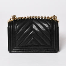 画像をギャラリービューアに読み込む, 極美品 CHANEL シャネル ボーイシャネル チェーンショルダーバッグ V字ステッチ シェブロン キャビアスキン ブラック ゴールド金具 29番台 中古 4a003047