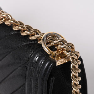 極美品 CHANEL シャネル ボーイシャネル チェーンショルダーバッグ V字ステッチ シェブロン キャビアスキン ブラック ゴールド金具 29番台 中古 4a003047