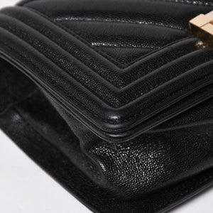 極美品 CHANEL シャネル ボーイシャネル チェーンショルダーバッグ V字ステッチ シェブロン キャビアスキン ブラック ゴールド金具 29番台 中古 4a003047