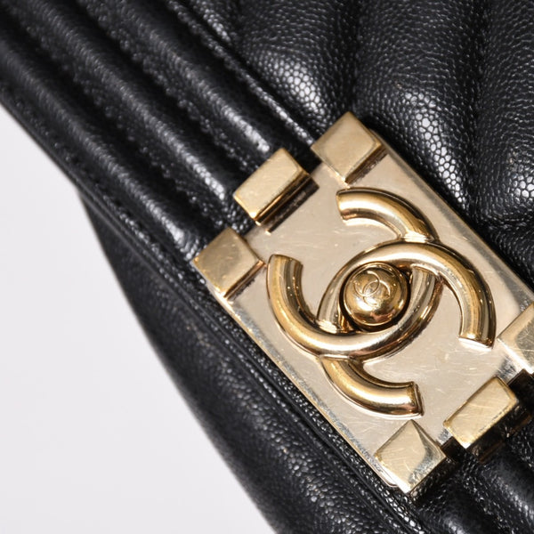 極美品 CHANEL シャネル ボーイシャネル チェーンショルダーバッグ V字ステッチ シェブロン キャビアスキン ブラック ゴールド金具 29番台 中古 4a003047