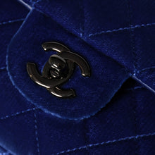 画像をギャラリービューアに読み込む, 極美品 CHANEL シャネル マトラッセ 25 ショルダーバッグ ダブルフラップ 20番台 ベロア ブルー系 ブラック金具 中古 4a002858