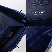 画像をギャラリービューアに読み込む, 極美品 CHANEL シャネル マトラッセ 25 ショルダーバッグ ダブルフラップ 20番台 ベロア ブルー系 ブラック金具 中古 4a002858
