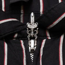 画像をギャラリービューアに読み込む, CHROME HEARTS クロムハーツ ジップアップ 半袖シャツ サイズM ダガー クロスボール ストライプ シルバー925 ブラック 美品 中古 4a002528