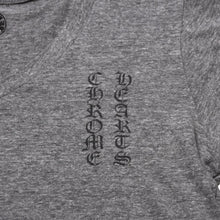 画像をギャラリービューアに読み込む, CHROME HEARTS クロムハーツ Vネック 半袖Tシャツ サイズL ホースシュー オールドイングリッシュロゴ スター 霜降りグレー 美品 中古 4a002861