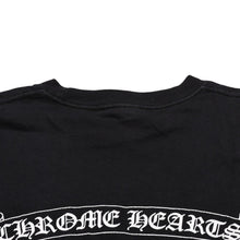 画像をギャラリービューアに読み込む, CHROME HEARTS クロムハーツ スクロールラベルロゴ 半袖Tシャツ サイズM オールドイングリッシュロゴ ブラック 美品 中古 4a002866