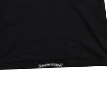 画像をギャラリービューアに読み込む, CHROME HEARTS クロムハーツ スクロールラベルロゴ 半袖Tシャツ サイズM オールドイングリッシュロゴ ブラック 美品 中古 4a002866