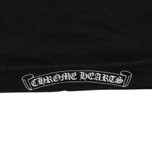 画像をギャラリービューアに読み込む, CHROME HEARTS クロムハーツ スクロールラベルロゴ 半袖Tシャツ サイズM オールドイングリッシュロゴ ブラック 美品 中古 4a002866