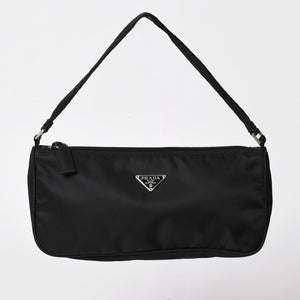 PRADA プラダ ナイロン アクセサリーポーチ ミニバッグ Re-Nylon トライアングルロゴ ブラック シルバー金具 美品 中古 4a003020
